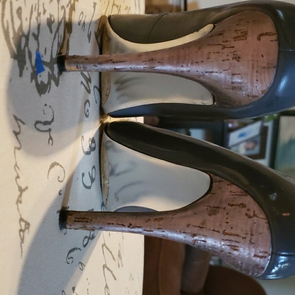 Heals - Picture 5 of 7